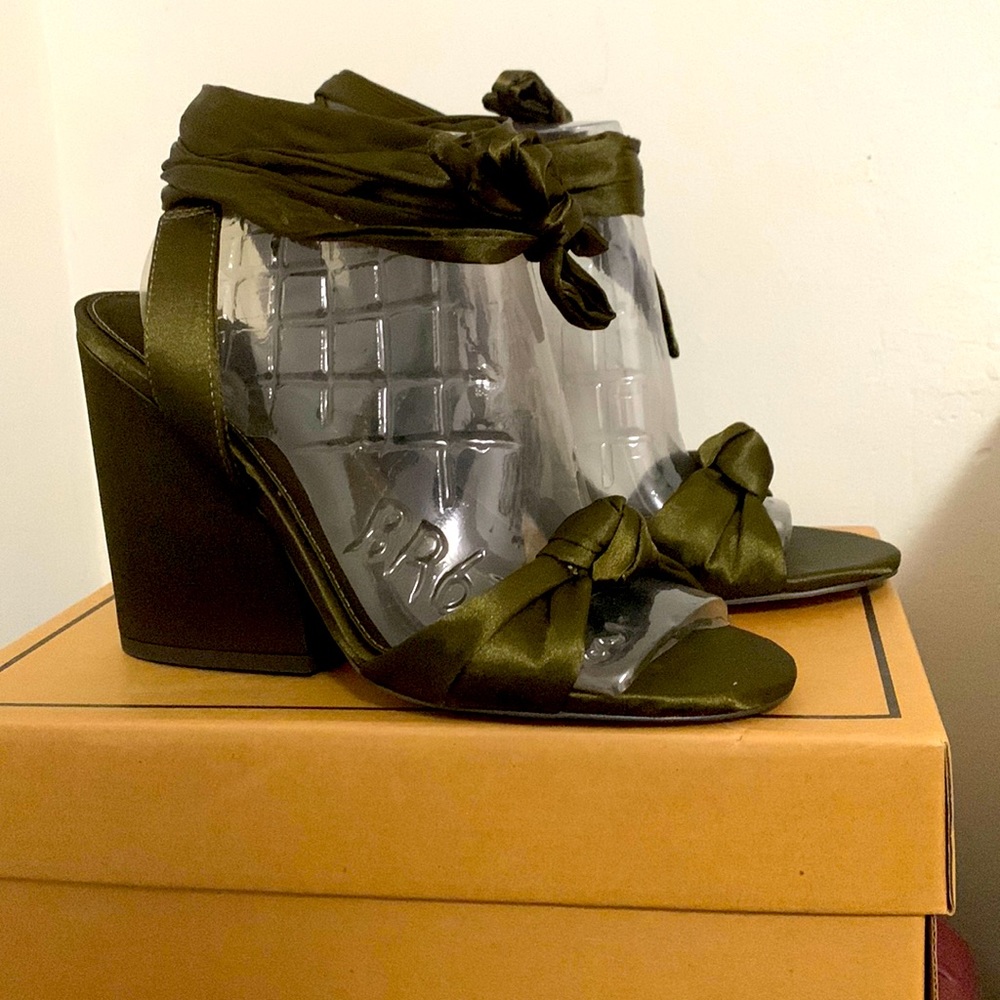 Khaki (Olive) Knotted Satin Heeled Sandales